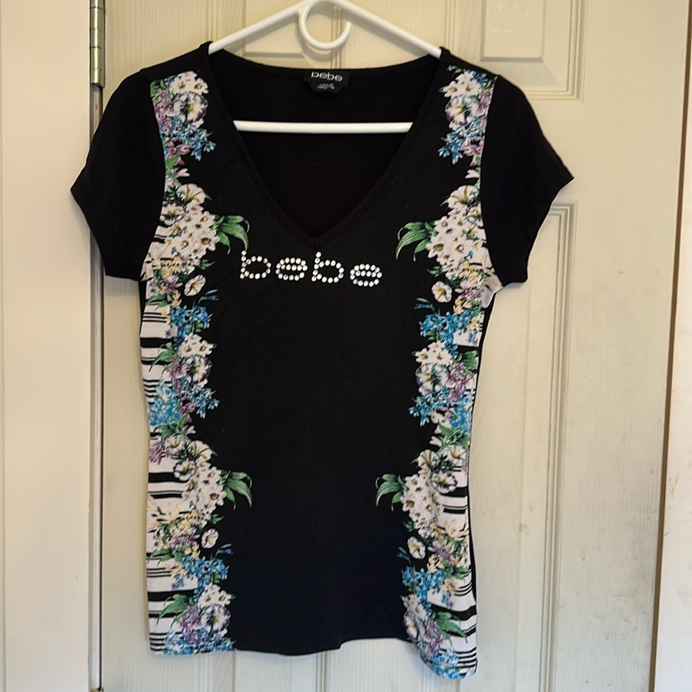Bebe v neck top